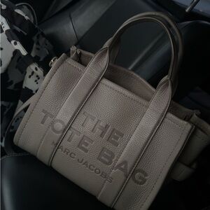 Marc Jacobs Gray Leather Tote with Structured Design